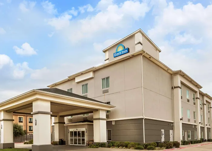 Days Inn & Suites By Wyndham Mineral Wells